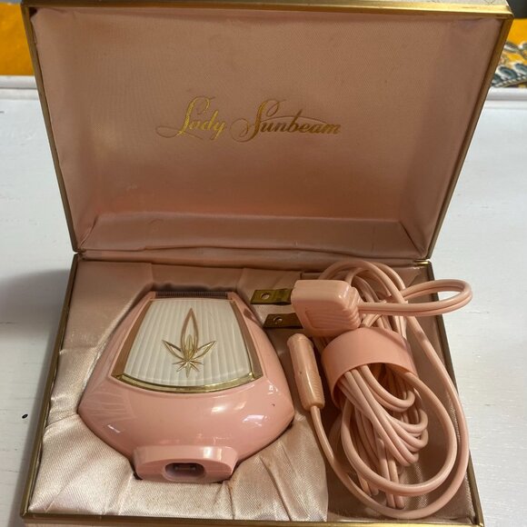 35-(VPC) Vintage 1962 Powder Pink Lady. Sunbeam Electric Razor. - Picture 5 of 12